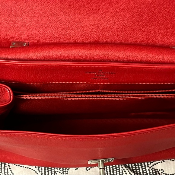 Louis Vuitton  Red Leather sling Bag - Picture 4 of 13